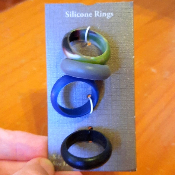 NWT 4 pack of silicone rings. Size 11.5 - Picture 2 of 4